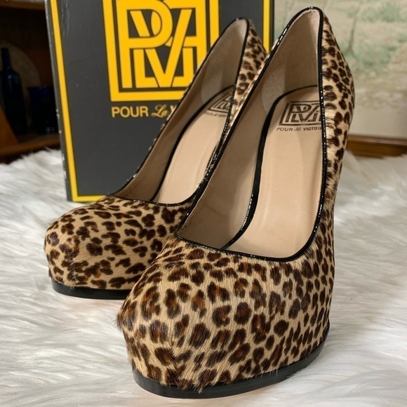 POUR La Victoire Ivette Leopard Pattern PU Hi Heel - Picture 2 of 8